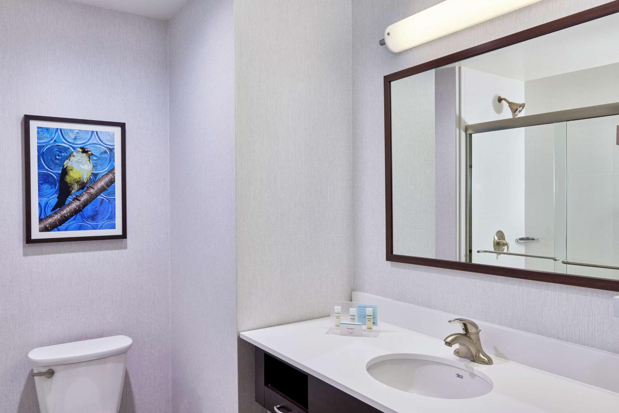 Hampton Inn & Suites Teaneck/Glenpointe Exterior foto