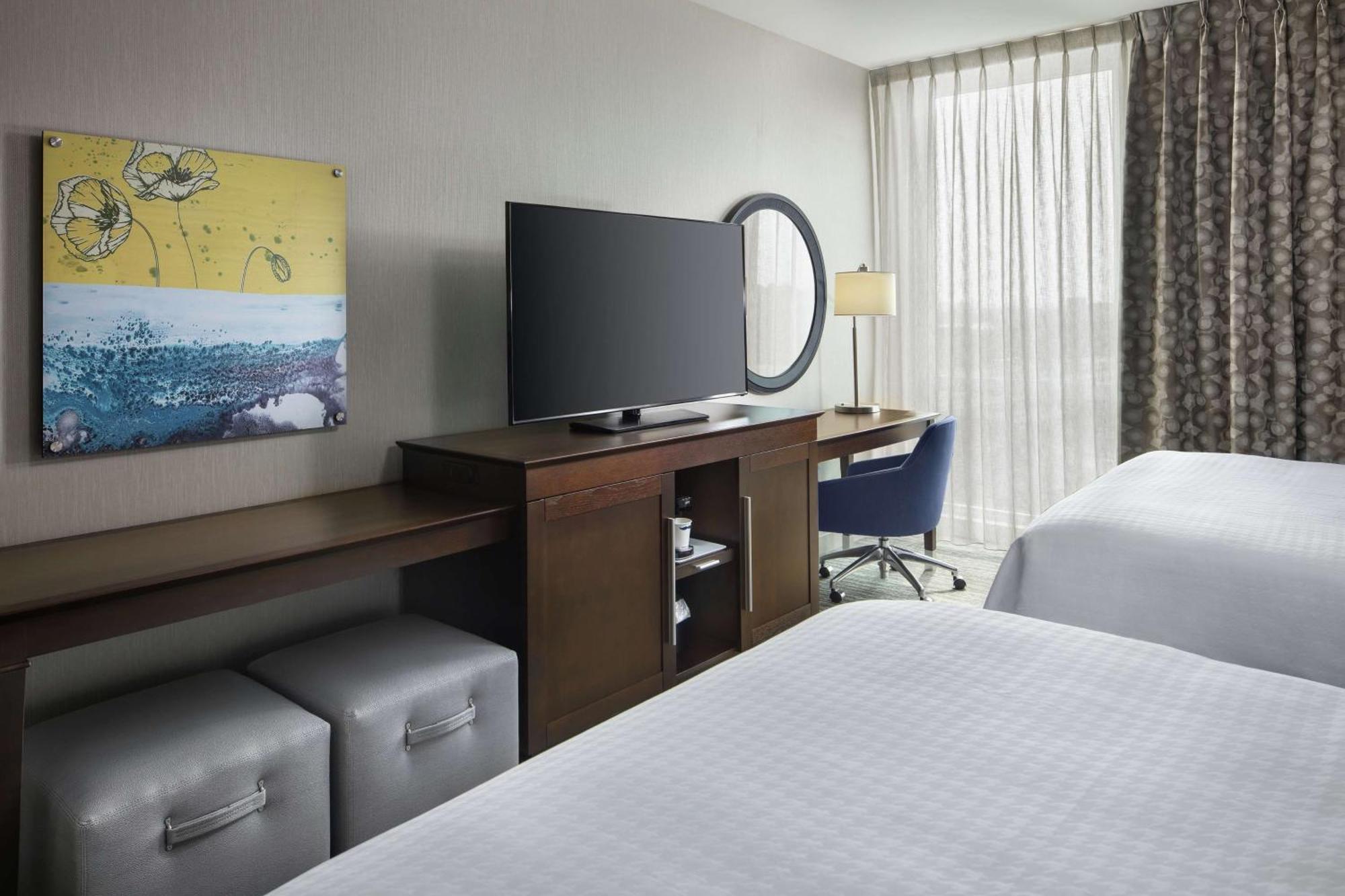 Hampton Inn & Suites Teaneck/Glenpointe Exterior foto