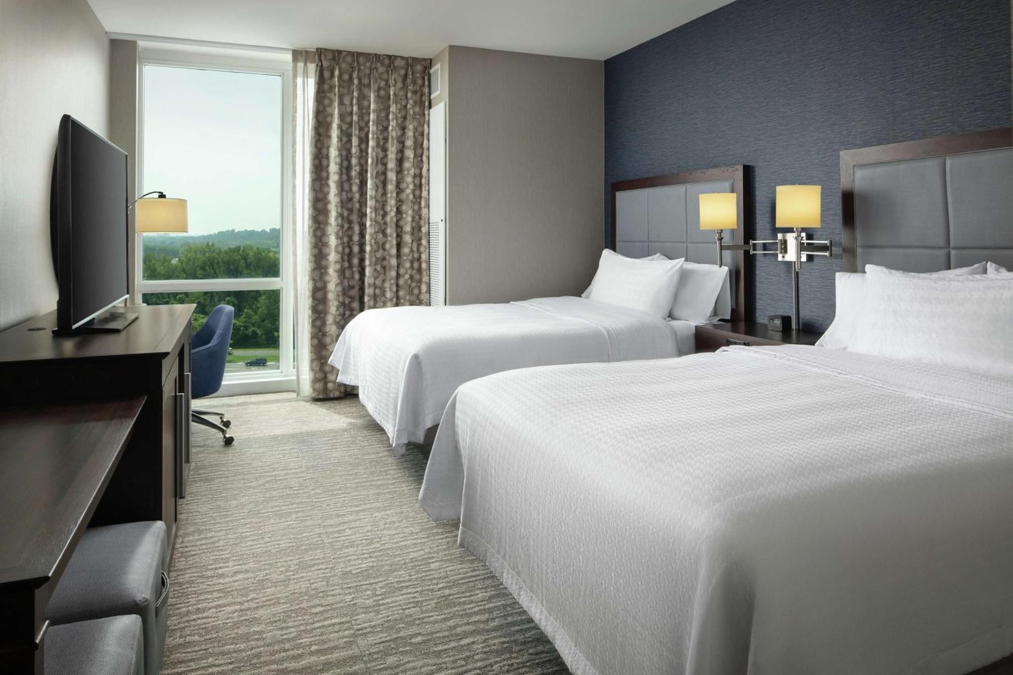 Hampton Inn & Suites Teaneck/Glenpointe Exterior foto