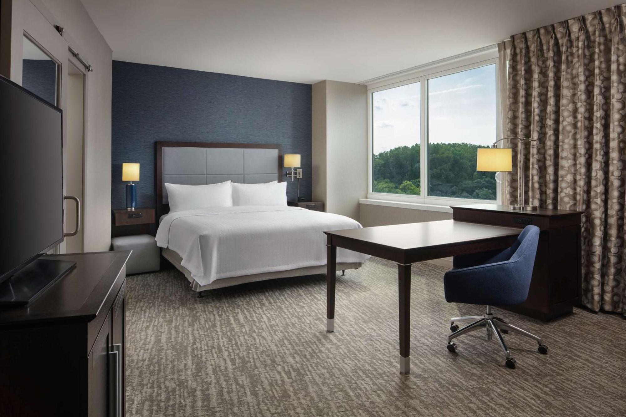Hampton Inn & Suites Teaneck/Glenpointe Exterior foto