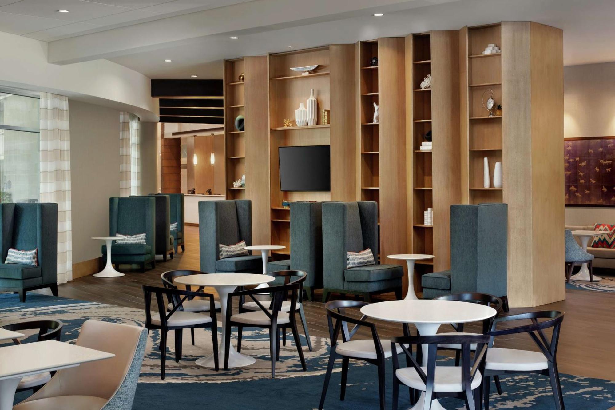 Hampton Inn & Suites Teaneck/Glenpointe Exterior foto